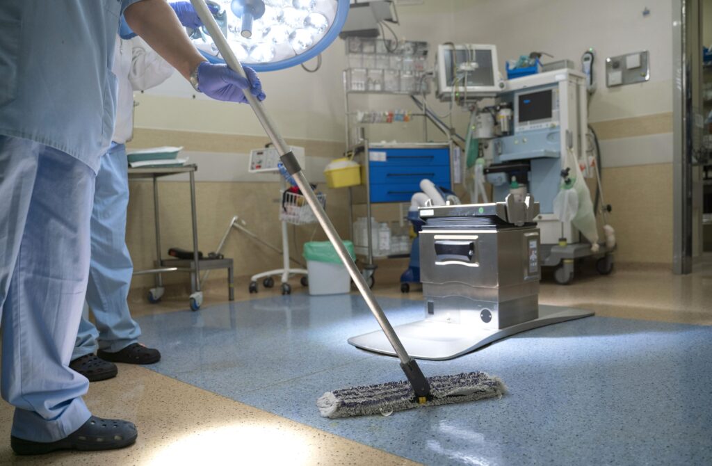 Una correcta limpieza de hospitales y centros médicos es clave para garantizar su salubridad