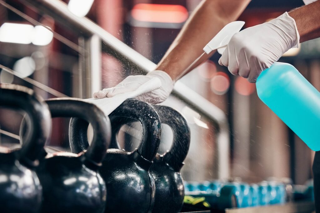 es importante mantener limpio el espacio y materiales del gimnasio